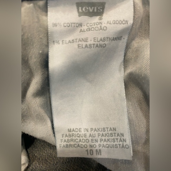 Levi’s 515 Women’s Boot Cut Riveted Distressed Size 10 Jean, 32” Inseam - Picture 3 of 4